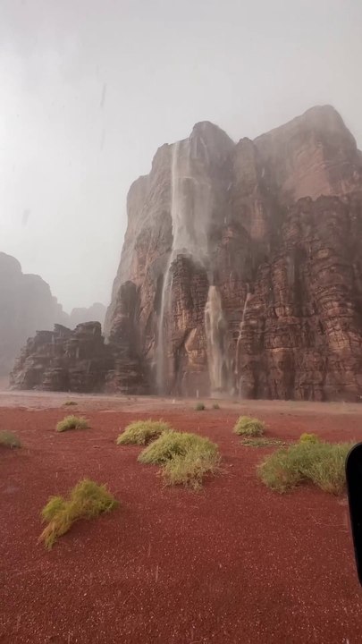 الجزائر الامطار ب تاسيلي جانت