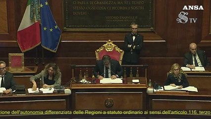 Autonomia, opposizione intona Inno di Mameli durante la votazione in Senato