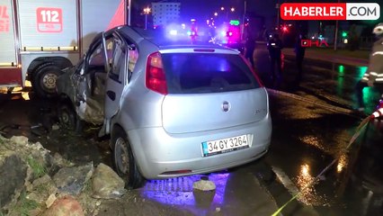 Pendik'te Otomobil Ev Duvarına Çarptı: 2 Yaralı