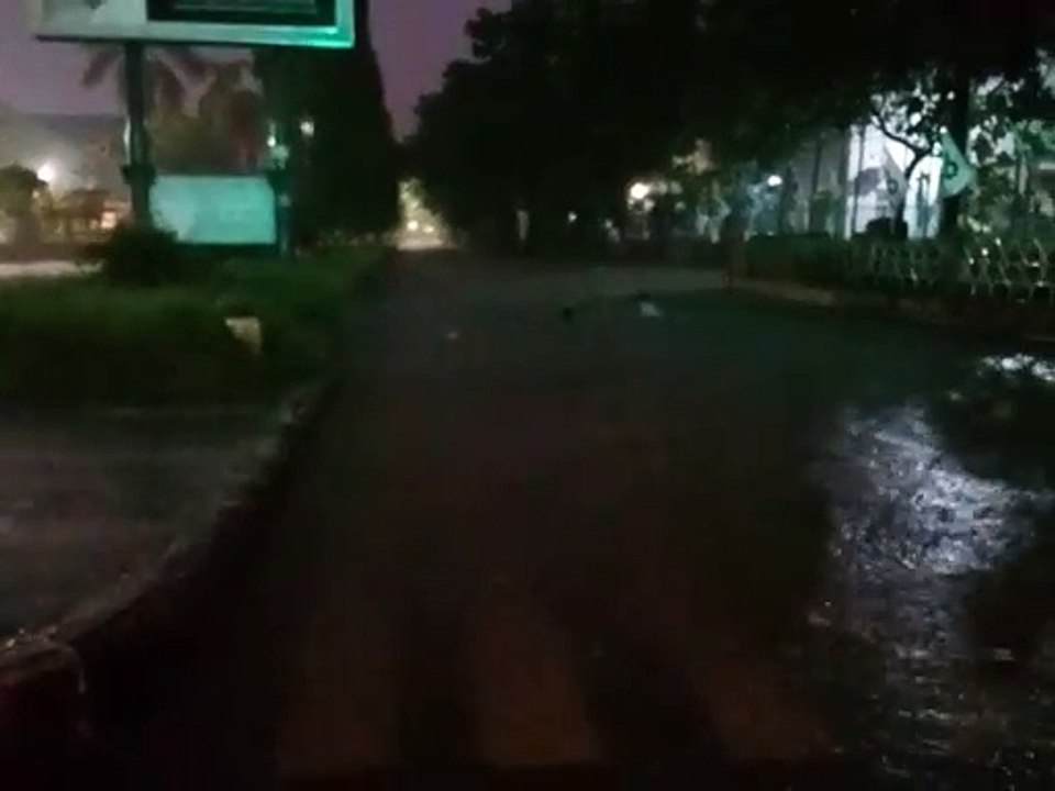 Jl. Pemudah Terusan Cirebon Tergenang Air Hujan