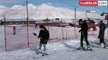 Bitlis'teki kayak tesisi yarıyıl tatilinde dolup taştı