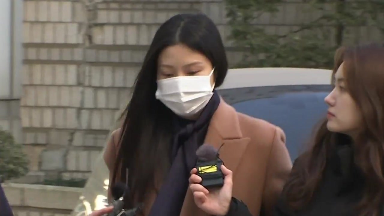 檢, '입시비리 혐의' 조민에게 징역 1년 집행유예 3년 구형 / YTN