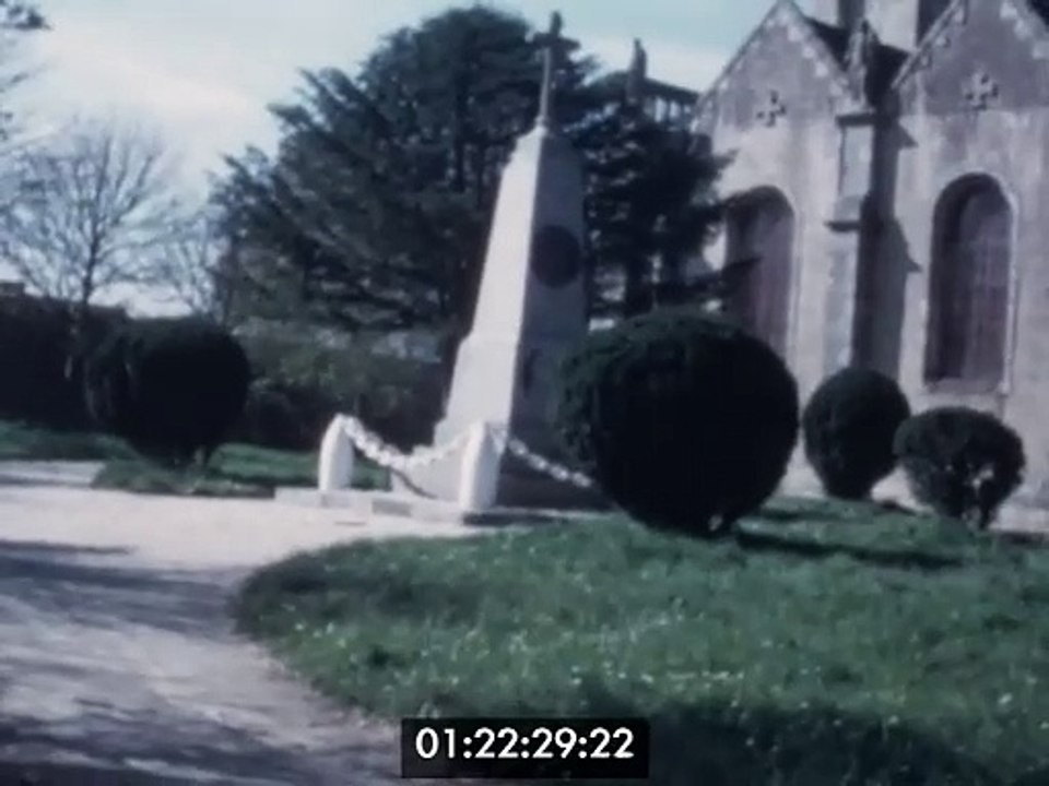 Roué Francis-Plouzévédé-Procession et église