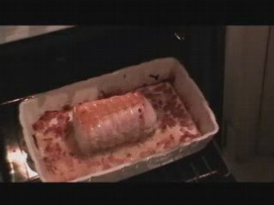 Roti de porc aux oignons blancs et petits lardons