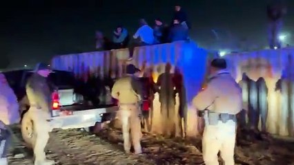 Texas_ federal government clash over border security(360P)