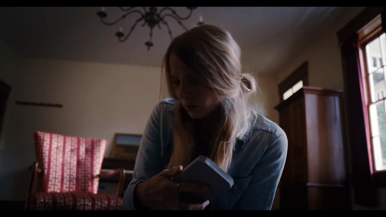 Cellphone trailer ov