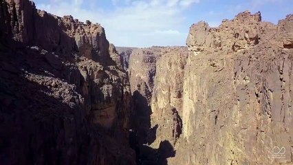 صحراء الجزائر مدينة سيفار بمنطقة تاسيلي ناجر جانت مدينة الصخور والكهوف والوديان والعجائب والغرائب