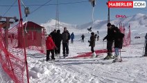Bitlis'te Yarıyıl Tatilinde Kayak Merkezi Yoğunluğu