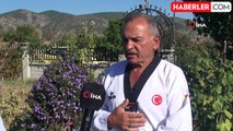 64 yaşındaki taekwondocu gençlere taş çıkartıyor