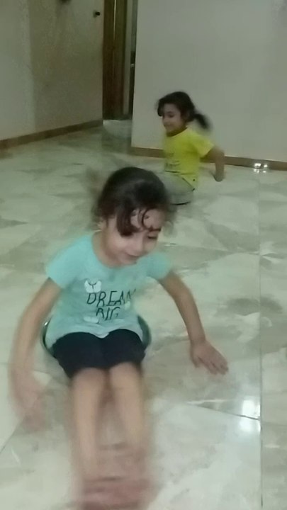 فيديو للاطفال واللعب والمرح بأقل الاشياءلعب الاطفال 