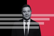 García-Page, la figura del PSOE que ataca sistemáticamente a Sánchez mientras elogia a la derecha