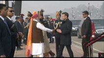 Macron alla Festa nazionale in India, alla parata le unità cammellate
