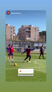 Lamine Yamal brilla con un golazo en el entrenamiento del Barça