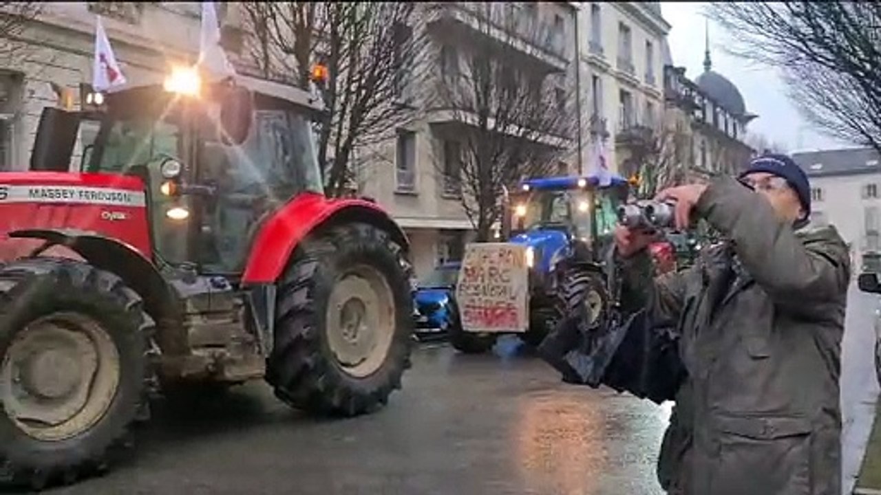 Arrivée du convoi dans le quartier de la Préfecture du Jura