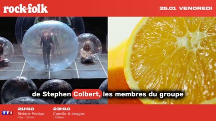 Découvrez les Flaming Lips jouer "Race For The Prize" en se propulsant dans d'impressionnantes bulles géantes.
