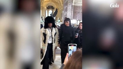 GALA VIDEO - LES LOOKS EN NOIRS DES STARS À LA FASHION WEEK