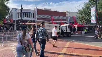 Tamworth's Peel St getting ready for the Country music Parade