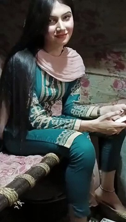Desi Girl Beauty - Nasha sajna da honda hai