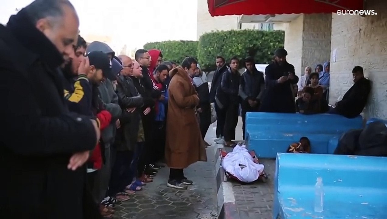 إسرائيل تقتل 15 فلسطينيا خلال غارة جوية على مخي...