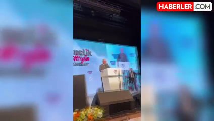 Erdoğan için hazırlanan pankart salonda kahkahalara neden oldu