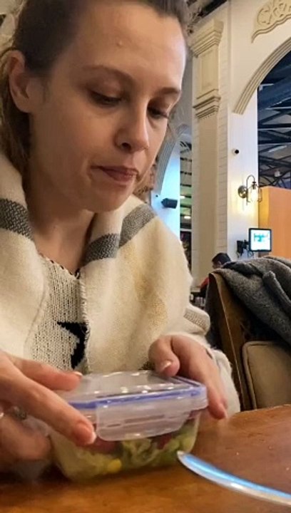 Asıl ayıp olan kalan yemeği yanımda getirdiğim kutuya koymak değil, ayıp olan yemeği çöpe atmaktır