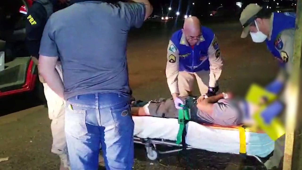 Homem fica ferido ao cair de moto na marginal da BR-277 no Parque São Paulo