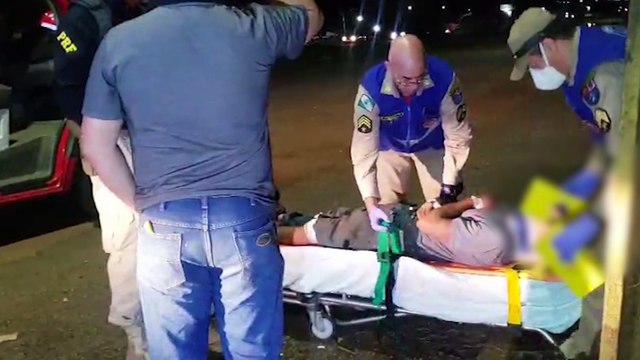 Homem fica ferido ao cair de moto na marginal da BR-277 no Parque São Paulo