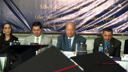Entregan la presea al mérito académico Dr. Daniel Torres Alcaraz en la preparatoria de Tamazula