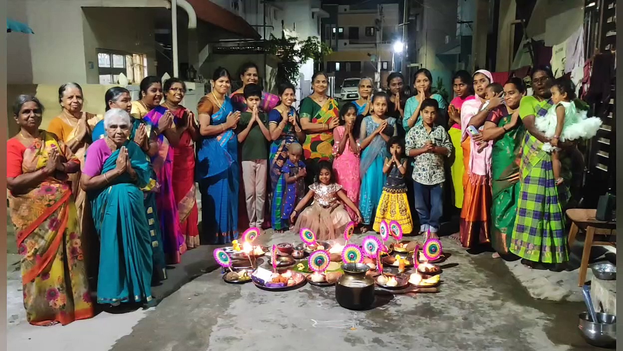 கோலாகலமாக நிறைவு பெற்ற பழனி தேர் திருவிழா; பெண்கள் நிலா சோறு வைத்து, கும்மி அடித்து வழிபாடு