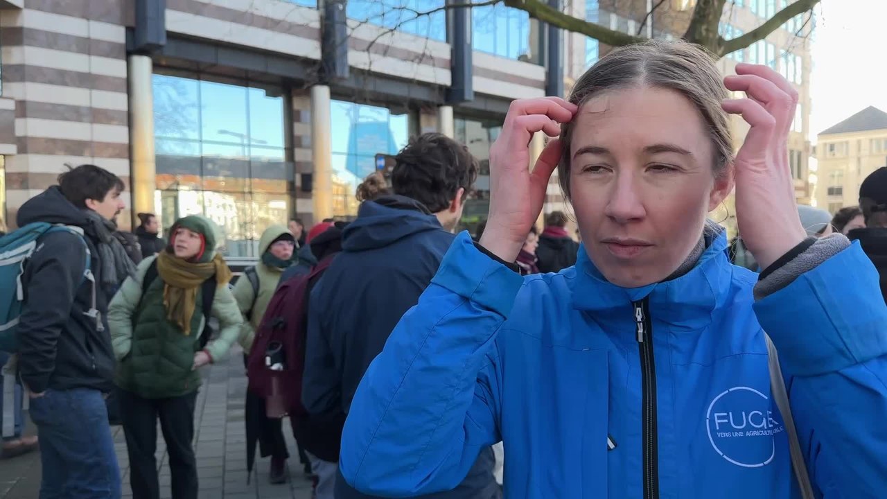 Action des agriculteurs devant le siège du MR à Bruxelles