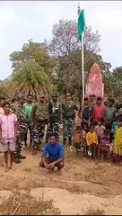 बीजापुर में गणतंत्र दिवस पर सुरक्षाबलों ने नक्सल स्मारक पर फहराया तिरंगा, देखें वीडियो