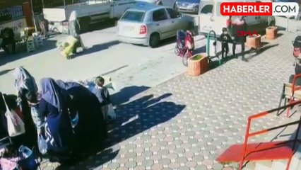 Çocuğuyla gezen kadının cep telefonu hırsızı yakalandı