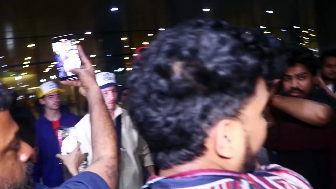 Nick Jonas arrives with brothers Kevin, Joe Jonas; Priyanka Chopra’s