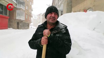 Hakkari’de kar yağışı... 355 yerleşim yolu ulaşıma kapandı!