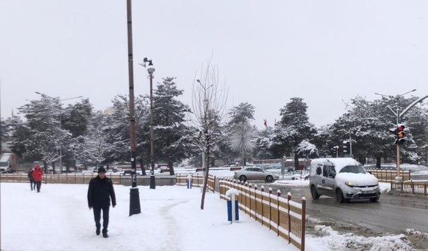 Meteoroloji 26 kenti uyardı! Yurdun birçok bölümünde kar yağışı etkili oluyor