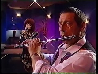 BETTY MCQUADE & HENRI BOURCE- MIDNIGHT BUS (Good Morning Australia 1996)