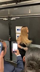 VOICI - Rihanna dans les coulisses du Gala des Pièces Jaunes