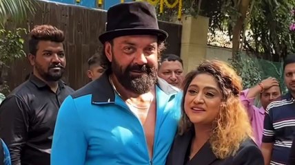 जब बॉबी देओल की फैन ने अचानक कर लिया उन्हें किस, वीडियो वायरल