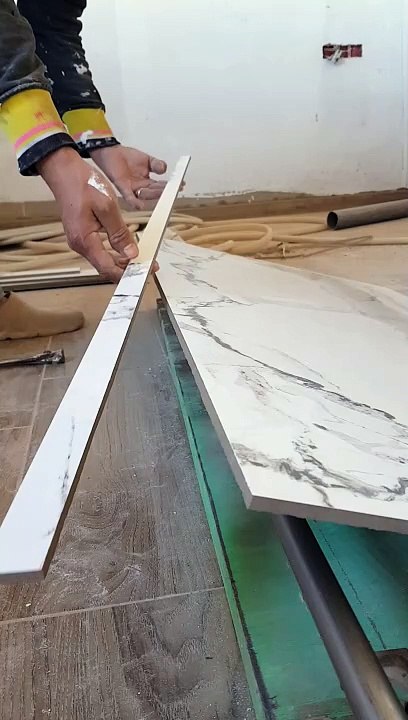 Comment installer de grands carreaux