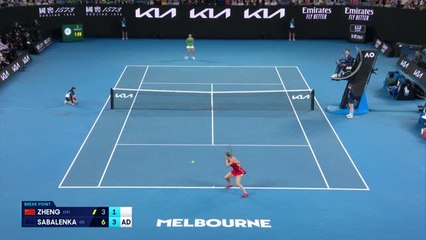 Скачать видео: Australian Open Shot of the Day: Sabalenka overcomes Zheng's resilience