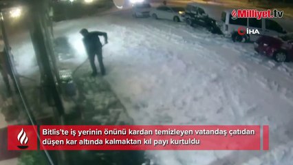 Çatıdan düşen karın altında kalmaktan son anda kurtuldu