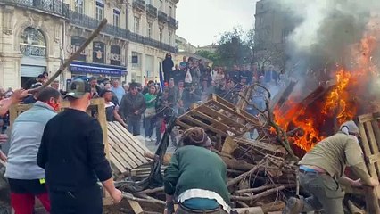 en France : Colère des agriculteurs devant la préfecture de Montpellier. Près de 600 véhicules dont 315 tracteurs bloquent le centre-ville.
