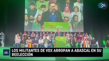 Los militantes de VOX arropan a Abascal en su reelección