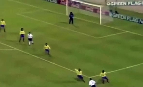 Never forget this iconic football moment when Higuita invented the Scorpion Kick against England in 1995 at Wembley Stadium.