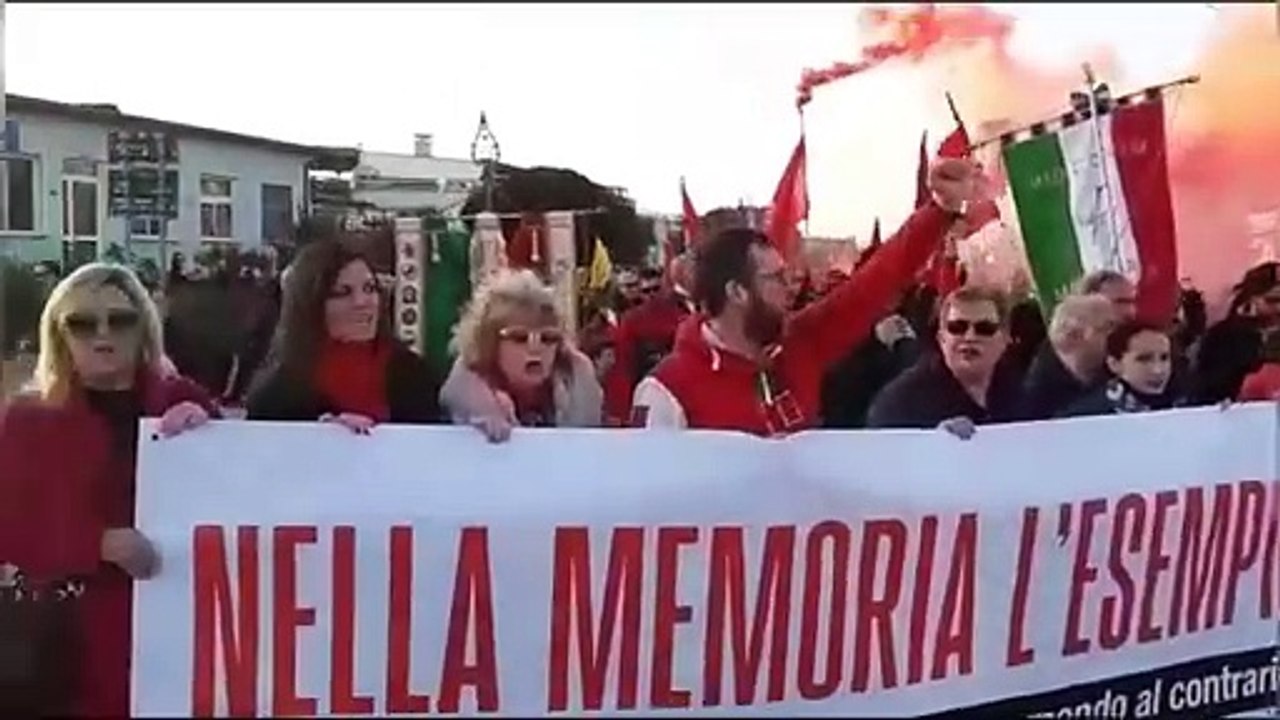 Massa, la protesta per la presentazione del libro del generale Vannacci