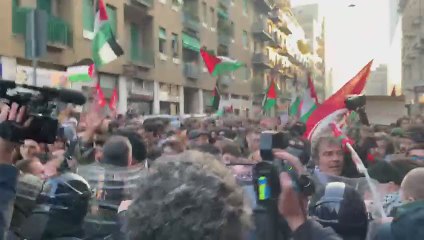 Download Video: Giornata Memoria, manifestazioni pro Palestina in tutta Italia. Scontri a Milano - Video