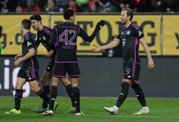 بايرن يهزم أوغسبورغ بعد مباراة صعبة