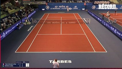 TENISTA DESCALIFICADO POR GESTO OBSCENO ANTE ERROR ARBITRAL