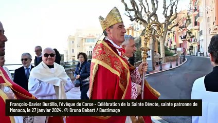 PHOTOS Charlene de Monaco admirable en costume marine brillant, le prince Albert à ses côtés mais incommodé