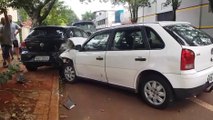 Embriagado, motorista atinge carros estacionados na Rua Paraná e acaba preso pela GM e Transitar